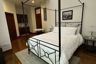 Image de Cozy Suite inside Historic Marymount College