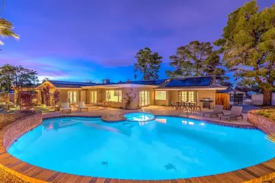 Image de Vegas Mansion: Pool, Spa, Sauna, Theatre, By Strip