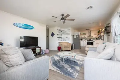 Image de Cozy Nags Head Cottage - Mins to Beach w Comm Pool