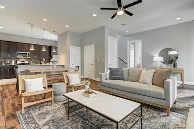 Image de Next to Rainey St, Town Lake, Super Cozy with Modern Aesthetic