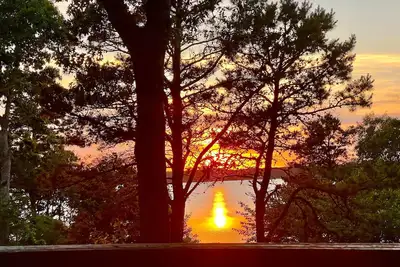 Cottage on Cape Cod & Beautiful Long Pond w/ Quick Drive to Ocean
