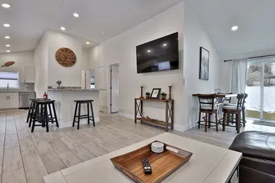 Image de Rutland's Hidden Gem: 2 Br/1ba Renovated Home Close to Everything