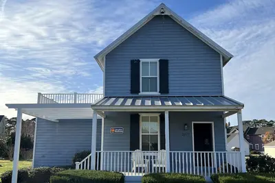 Image de Cape Charles home with pool and golf cart 5 minutes from the beach!