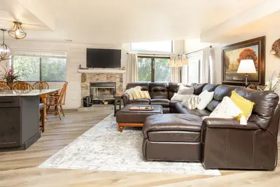 Image de Seven Springs Meadowridge 3 Bedroom Standard Condo - Sleeps 10, Pet Friendly! by RedAwning