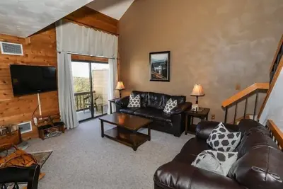Image de Seven Springs Sunridge 1 Bedroom Loft Standard Condo, Ski In Ski Out! by RedAwning
