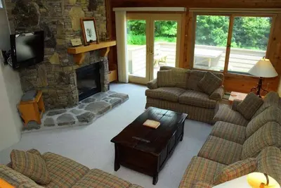Image de Seven Springs Sunridge 2 Bedroom Standard Condo, Ski-In/Out! by RedAwning