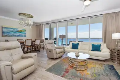 Image de Beautifully Updated Silver Beach Towers 3-Bedroom Condo