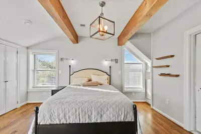 Image de Spacious Historical Manor