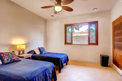Image de Stunning beachfront Villa w/saltwater pool