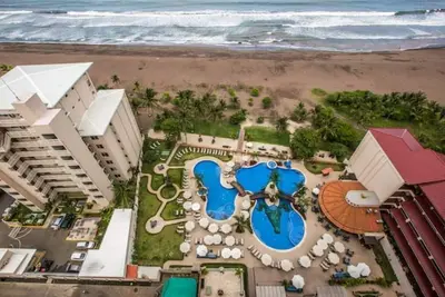 Image de Spectacular Penthouse at 5 Star Resort