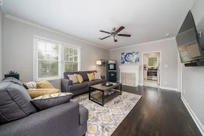 Image de New! Uptown Cottages - 2bed/1bath-new furnishings!