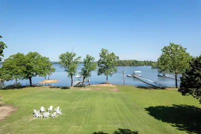 Image de Lakefront Family Getaway • Dock • Fire Pit • Game Room • Dogs Welcome