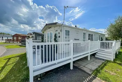 Beautiful caravan at Manor Park in Hunstanton beach, Norfolk ref 23026h