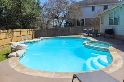 Image de Austin Trip Hq: Pool + Hot Tub + Billards + Bbq