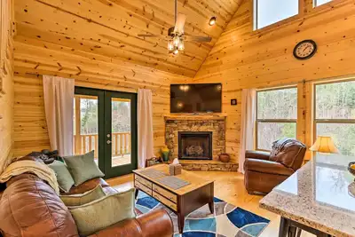 Image de Cozy Mtn Cabin: Spacious Deck & Forest Views!