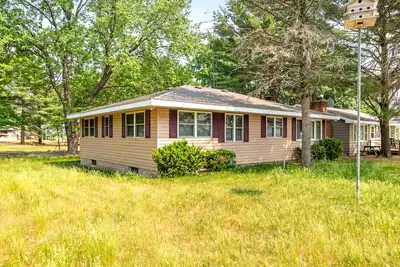 Image de Home with game room, fireplace, & amazing views - dog-friendly