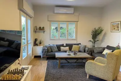 Image de Amazing New Boutique Apartment with Balcony @ Carmel Center by Casa Carmel