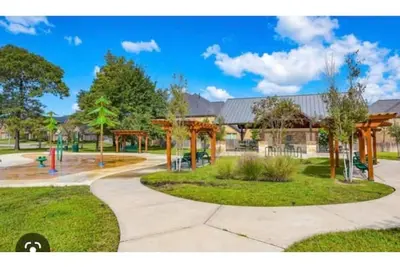 Image de Family Friendly Stay with Parks and Pool Nearby