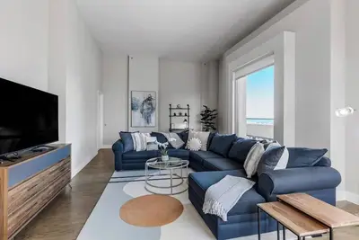 Image de Dtown Penthouse 11+Parking, Gym, Pvt Patio