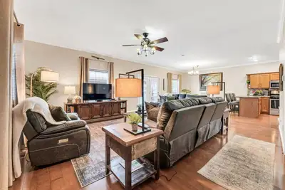 Image de Lakefront Luxe: Unrivalled Serenity in Branson!