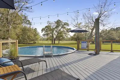 Image de Waterfront Paradise with a Heated Pool & Fire Pit!