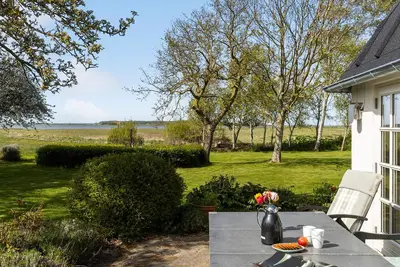 Image de Belle maison de 2 chambres à Bogense