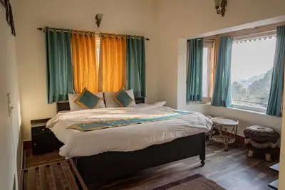 Image de Dew Drops Homestay, on the green hills of Nainital, Uttarakhand, India.