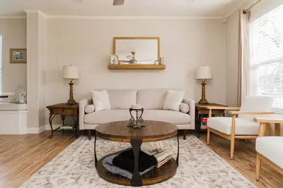 Image de Beautiful Cottage-Style Home Minutes From Downtown Charleston!