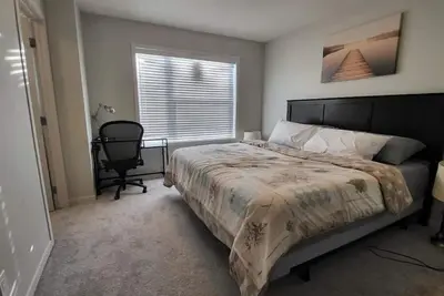 Entire 3bd Home Close to Calgary Yyc Airport