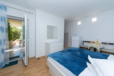 Image de Garçonnière avec la terrasse Brela, Makarska (As-20778-a)