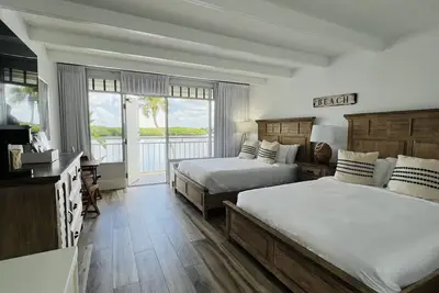 Image de 215 Miramar Retreat Little Harbor Beach Resort