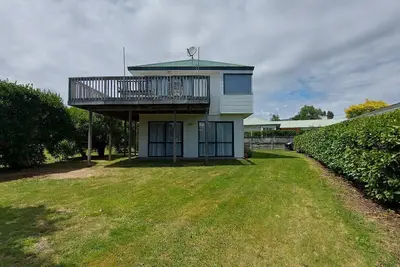 Image de The Lake House - Wharewaka Point Bach