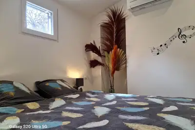 Image de maisonnette 40 m2 avec terrasse piscine vue Ste Victoire parking