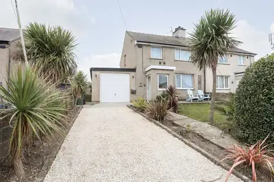 Image de 2 Trem-Y-Mor, pet friendly, country holiday cottage in Rhosneigr