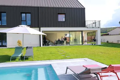 Image de Spacieuse maison moderne avec piscine privée et jardin – 12 pers. en Champagne