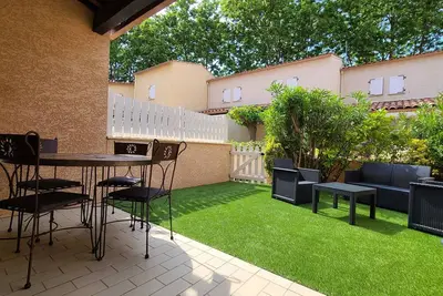 Image de Proche Plage Richelieu : Magnifique T2 avec grand jardin et parking