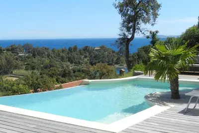 Image de Très belle villa, vue mer, plage à pied, piscine à débordement chauffée