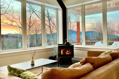 Image de Doublehead Lodge: family+pet friendly, net-zero luxury home with panoramic views