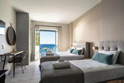 Image de Appartement dans un hôtel 'Sunset Triple 2' avec vue sur la mer, Wi-Fi et climatisation
