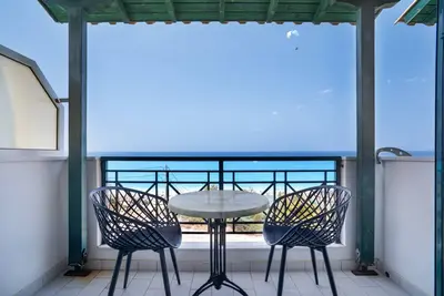 Image de Studio 'Sunset Triple 1' avec vue sur la mer, Wi-Fi et climatisation