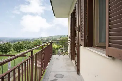 Image de Maison de vacances 'Casa Pianezzo Dogliani' avec vue sur la montagne, piscine privée et Wi-Fi