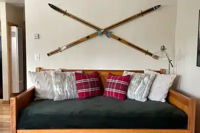 Cozy mountain retreat with a view  (Pet Friendly! )