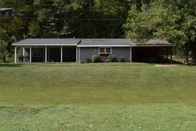 Image de Cozy Waterfront Cabin on New River/Claytor Lake