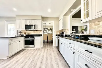 Spacious & Central Family Home (Pet-Friendly! )