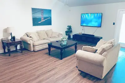 Image de The Hideaway 4b/2b House- 10min drive from Iah