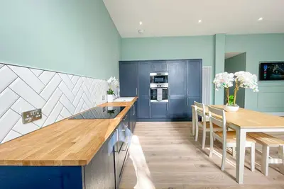 Image de Beautiful 2br, Private Entry in Vibrant Leith