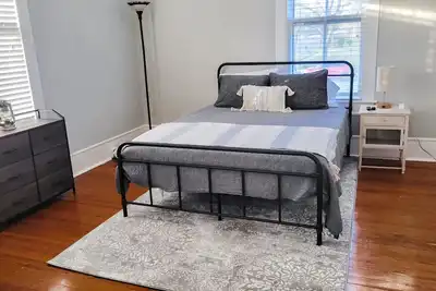 Image de Private Room inside The Cottage on 5th downtown Eastman