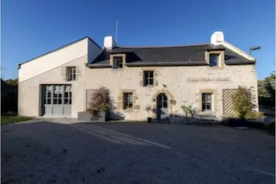 Image de 400 mètres de la mer et de la Plage ( golfe du morbihan ) Magnifique longère