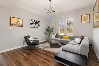 Downtown Cincinnati Views—Prime Location, A Few Minutes to Everything!