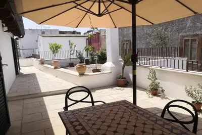 Image de Lovely 1-Bedroom Apartment with Terrace